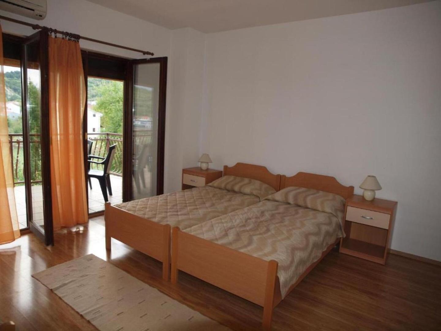Rooms Marija - Rooms With Pool Trilj Bagian luar foto