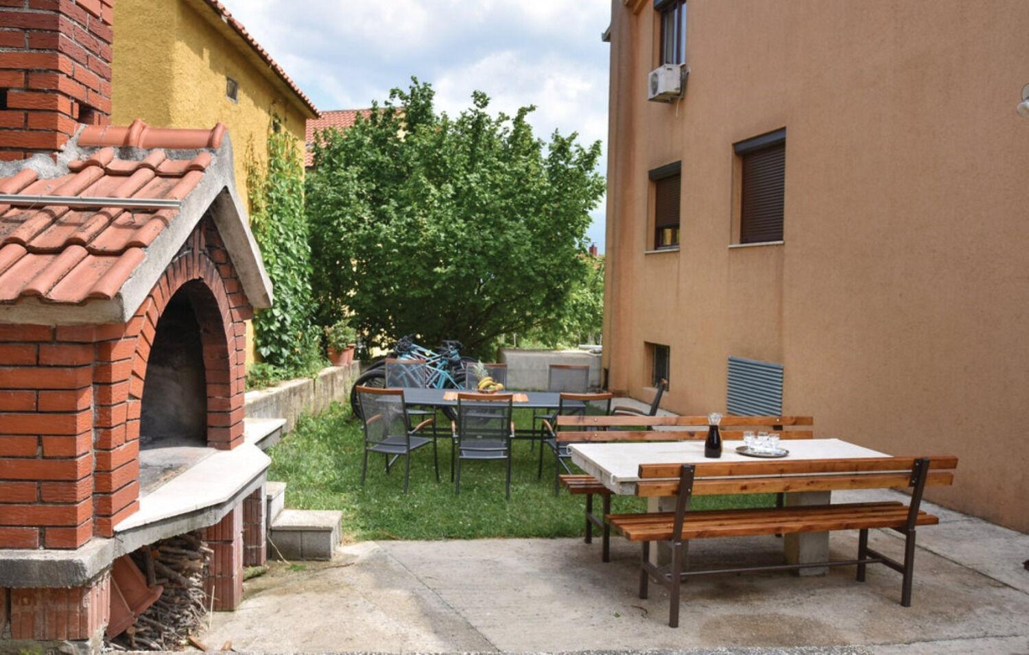 Rooms Marija - Rooms With Pool Trilj Bagian luar foto