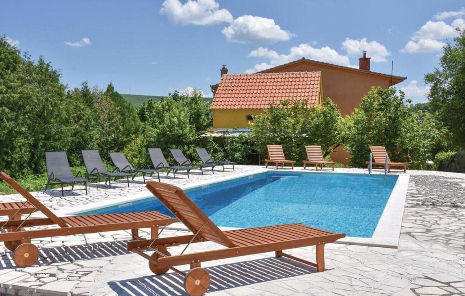 Rooms Marija - Rooms With Pool Trilj Bagian luar foto